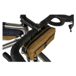 Borsa Bikepacking Al Manubrio AGU VENTURE ROLL RETTANGOLARE 2 Litri ARMAGNAC -Elitee Negozio borsa bikepacking al manubrio agu venture roll rettangolare 2 litri armagnac 7
