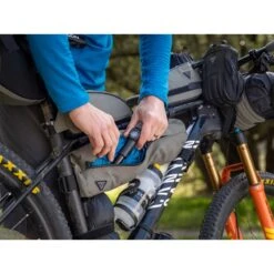 Borsa Da Telaio Bikepacking TOPEAK MIDLOADER 4,5L -Elitee Negozio borsa da telaio bikepacking topeak midloader 45l 3